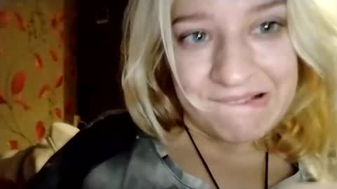 Snapshot of mila_420 chatting on October 23, 2:00 am Mila 420 online show from October 23, 2:00 am