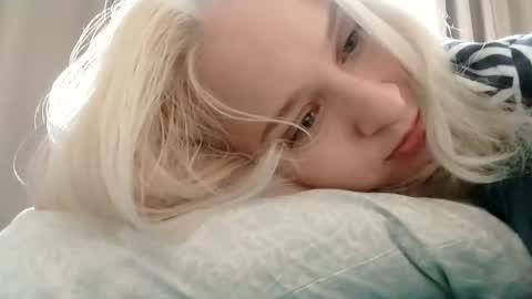 Mila 420 online show from April 3, 8:01 am