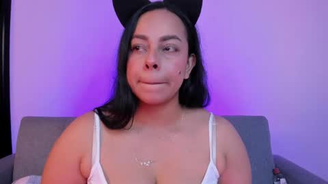 Snapshot of mila_chic chatting on May 18, 10:26 pm mila online show from May 18, 10:26 pm