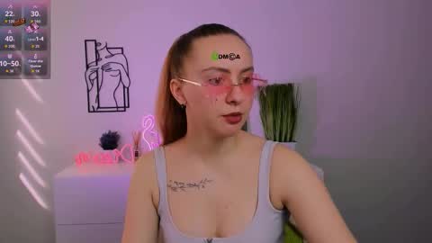 Snapshot of mila_glow chatting on September 17, 9:11 am mila_glow online show from September 17, 9:11 am
