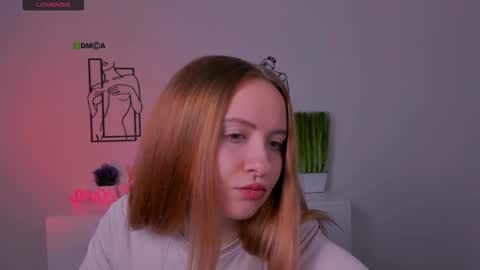 Snapshot of mila_glow chatting on October 1, 7:20 pm mila_glow online show from October 1, 7:20 pm
