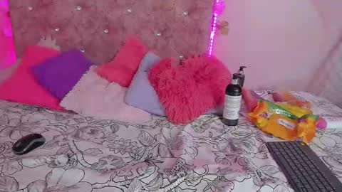 Snapshot of mila_grace_ chatting on September 24, 6:44 pm mila_grace_ online show from September 24, 6:44 pm