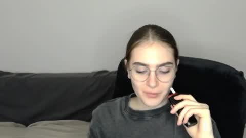 mila_keyy online show from April 21, 9:50 pm