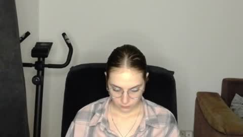 mila_keyy online show from June 4, 9:21 pm