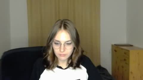 mila_keyy online show from July 22, 9:39 pm