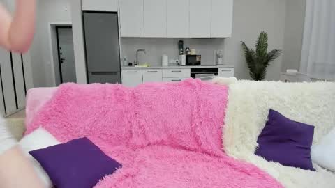 Snapshot of mila_killa chatting on December 4, 12:42 am Lilli online show from December 4, 12:42 am