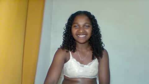 mila_lunah online show from April 5, 7:55 pm