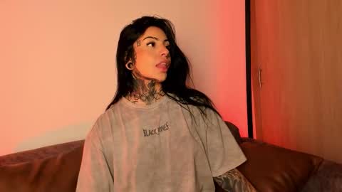 Snapshot of mila_monty__ chatting on November 5, 11:27 pm online show from November 5, 11:27 pm