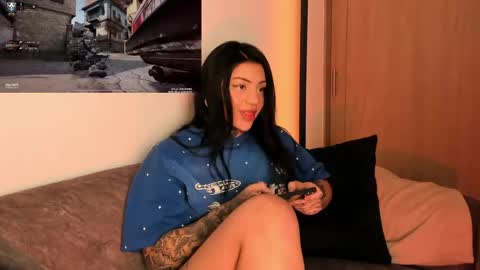 Snapshot of mila_monty__ chatting on May 16, 3:03 am online show from May 16, 3:03 am