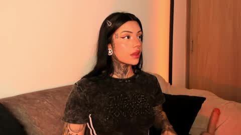 Snapshot of mila_monty__ chatting on May 17, 12:19 am online show from May 17, 12:19 am