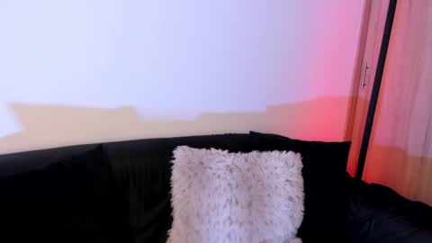 Snapshot of mila_monty__ chatting on June 11, 2:00 am online show from June 11, 2:00 am