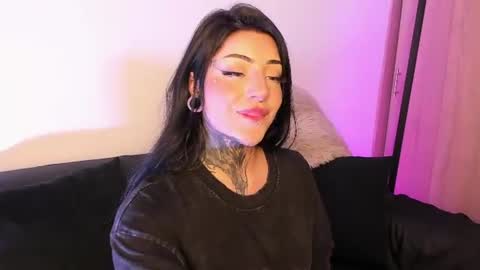 Snapshot of mila_monty__ chatting on June 18, 3:40 am online show from June 18, 3:40 am
