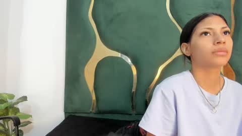 Snapshot of mila_petiteasm chatting on July 18, 12:20 pm mila_petiteasm online show from July 18, 12:20 pm