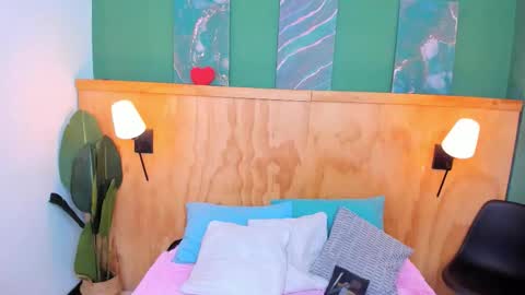 Mila and samy online show from October 31, 12:17 pm