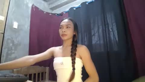 mila_seductressxx online show from May 23, 12:49 am