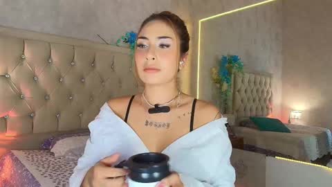 Snapshot of mila_smirnovavk chatting on October 9, 4:32 am MILA online show from October 9, 4:32 am