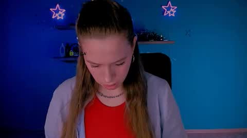 mila_sun__ online show from March 5, 8:32 am