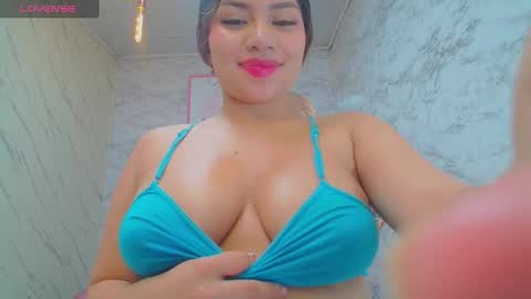 Snapshot of mila_sweet_v chatting on January 31, 5:32 pm Mila  online show from January 31, 5:32 pm