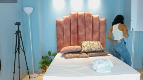 milaa_star online show from April 24, 3:09 am