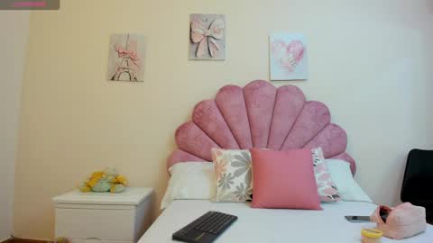 mila online show from June 6, 11:04 am