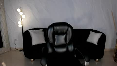 Snapshot of milacoleman chatting on April 29, 2:59 am Mila online show from April 29, 2:59 am