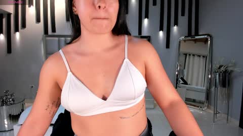 Snapshot of milacoleman chatting on April 30, 3:02 am Mila online show from April 30, 3:02 am