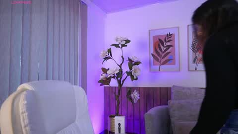 milacrave online show from April 22, 11:34 am