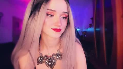 MiladyJolie online show from November 11, 5:46 pm