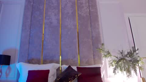 Snapshot of miladystarlight chatting on December 24, 9:44 pm        online show from December 24, 9:44 pm