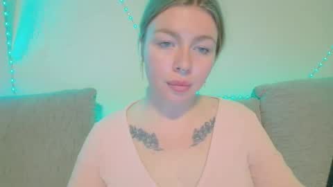 MilanaQueen 22 online show from October 18, 1:19 am