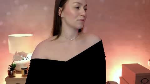 Snapshot of milafleur chatting on May 7, 2:22 pm Mila Fleur online show from May 7, 2:22 pm