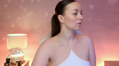 Snapshot of milafleur chatting on August 4, 3:14 pm Mila Fleur online show from August 4, 3:14 pm