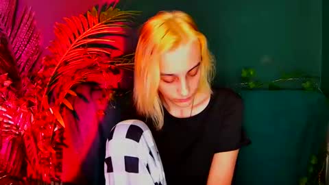 MilaGlow online show from December 19, 5:31 pm