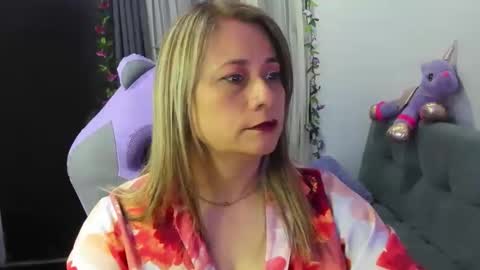 milagros_latin online show from December 2, 11:56 pm