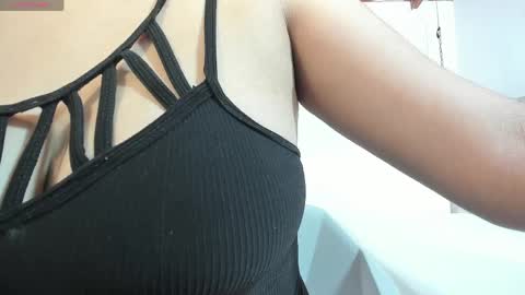 milaheat1 online show from May 4, 8:27 pm