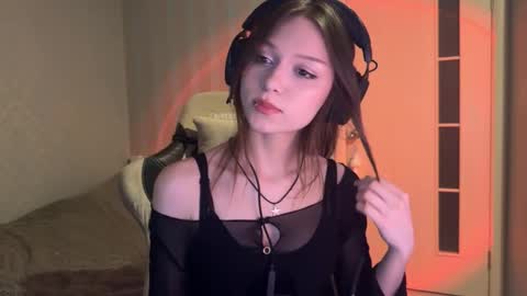 milamiuu online show from January 17, 11:15 am