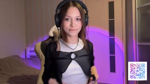 Snapshot of milamiuu chatting on February 28, 1:45 pm milamiuu online show from February 28, 1:45 pm