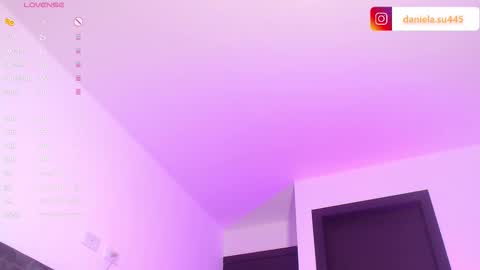 Snapshot of milan_delrey chatting on October 21, 12:11 am Sweet Milan online show from October 21, 12:11 am