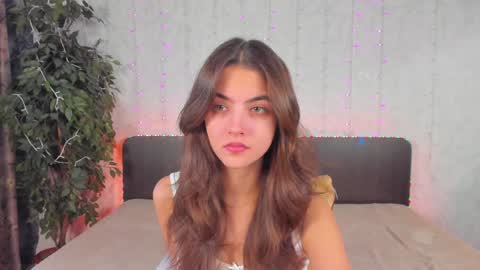Snapshot of milana_crystal_ chatting on December 2, 8:09 am Milana online show from December 2, 8:09 am