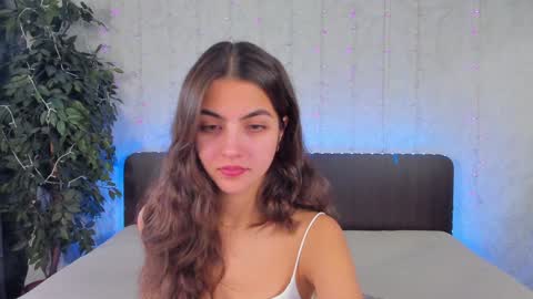 Snapshot of milana_crystal_ chatting on December 5, 8:11 am Milana online show from December 5, 8:11 am