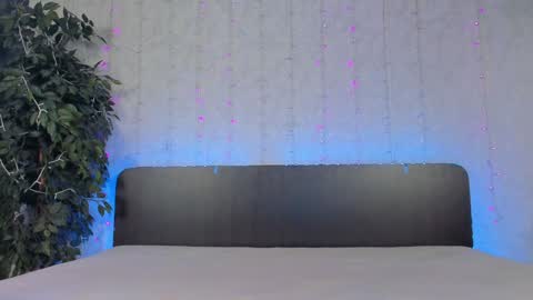 Snapshot of milana_crystal_ chatting on December 5, 11:16 am Milana online show from December 5, 11:16 am