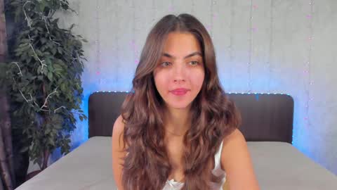 Snapshot of milana_crystal_ chatting on December 6, 8:15 am Milana online show from December 6, 8:15 am