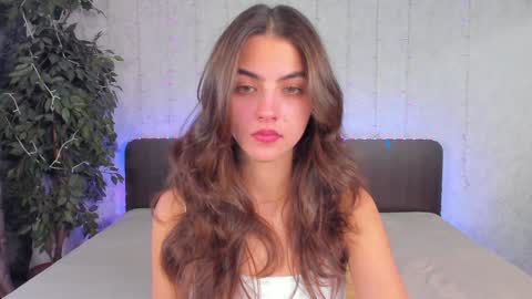 Snapshot of milana_crystal_ chatting on December 8, 8:20 am Milana online show from December 8, 8:20 am
