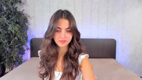 Snapshot of milana_crystal_ chatting on December 12, 8:25 am Milana online show from December 12, 8:25 am