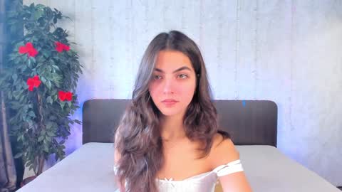 Snapshot of milana_crystal_ chatting on December 13, 8:20 am Milana online show from December 13, 8:20 am