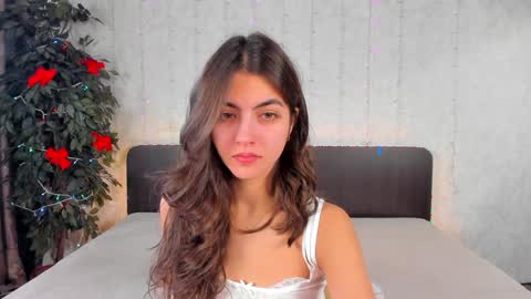 Snapshot of milana_crystal_ chatting on December 16, 8:09 am Milana online show from December 16, 8:09 am