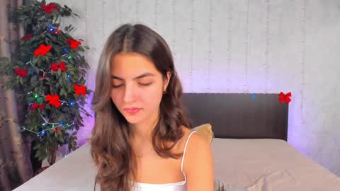 Snapshot of milana_crystal_ chatting on December 20, 8:17 am Milana online show from December 20, 8:17 am
