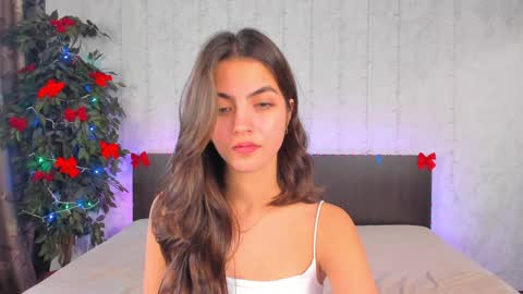 Snapshot of milana_crystal_ chatting on December 20, 11:21 am Milana online show from December 20, 11:21 am