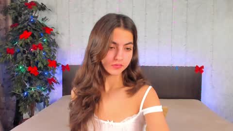 Snapshot of milana_crystal_ chatting on December 23, 8:11 am Milana online show from December 23, 8:11 am