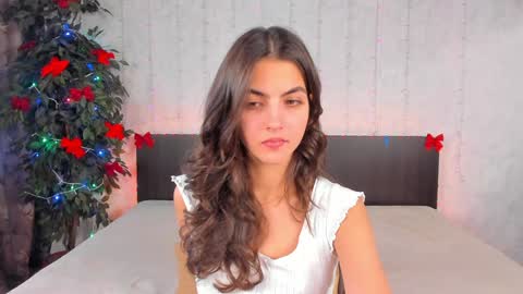 Snapshot of milana_crystal_ chatting on December 24, 8:11 am Milana online show from December 24, 8:11 am